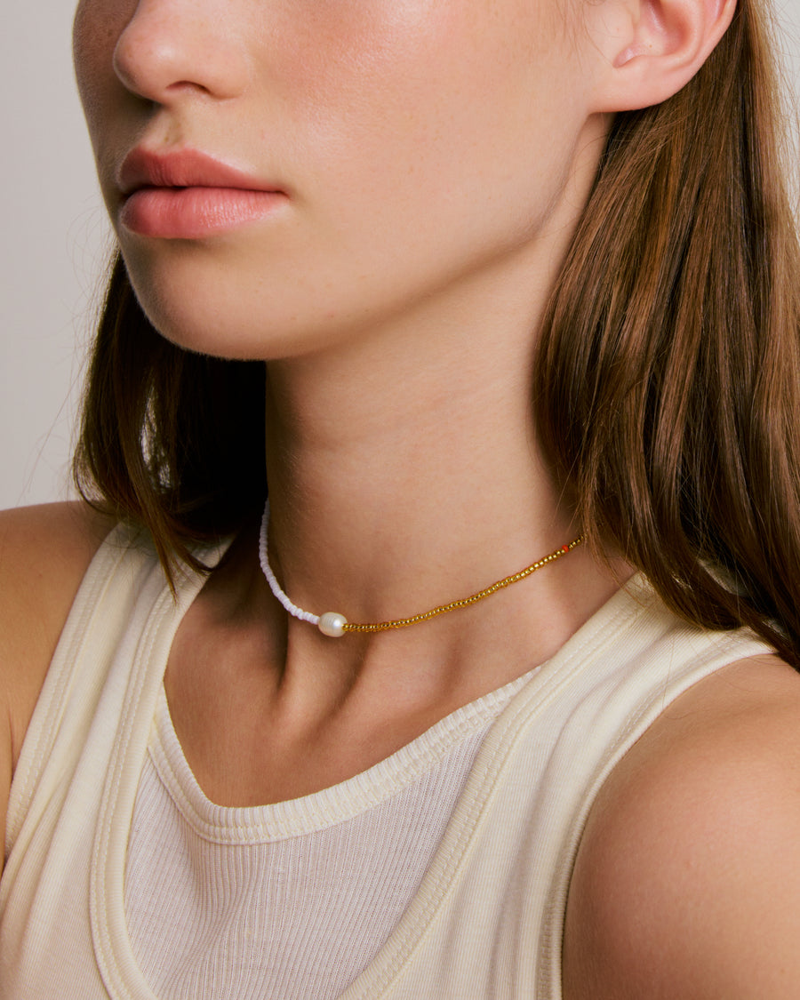 Beaded Necklace with Pearl - Gold & White